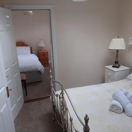 Interconecting Lough Gill - 1 Double 2 Single Beds Sligo
