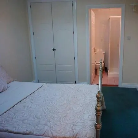 Interconecting Lough Gill - 1 Double 2 Single Beds Couette-café Sligo